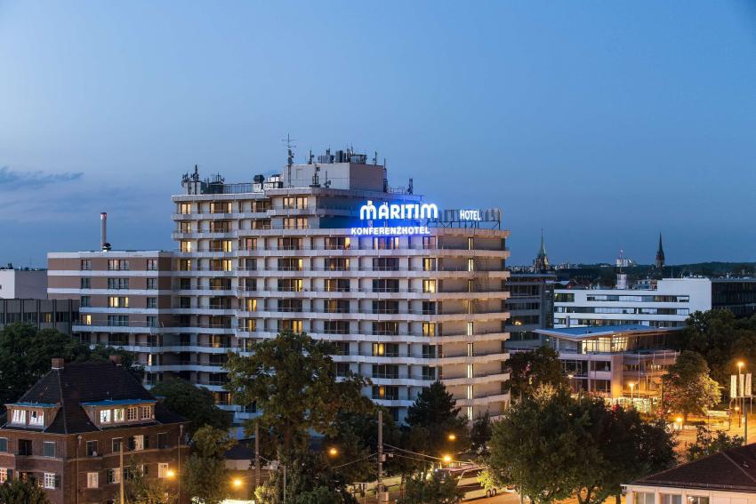 Außenansicht bei Nacht Maritim Hotel Darmstadt